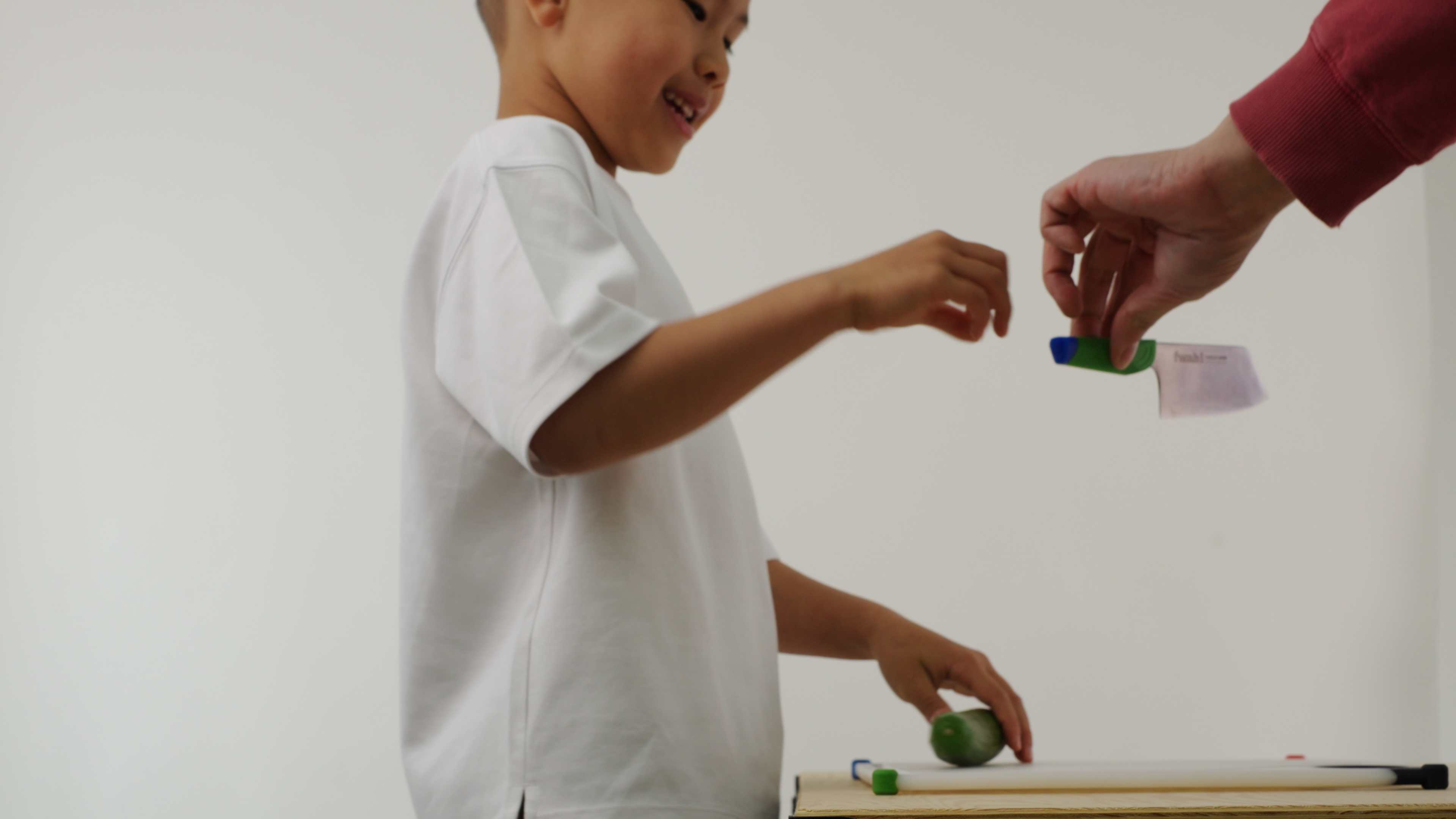 Load video: Slow motion video of kid cutting cucumber and capsicum with fwah! Pinch Mini